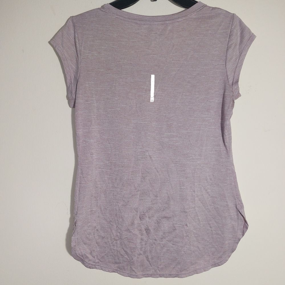 Reebok Women's Short Sleeve Active Gym Running Yoga T Shirt Heathered Lilac EUC - Picture 6 of 7